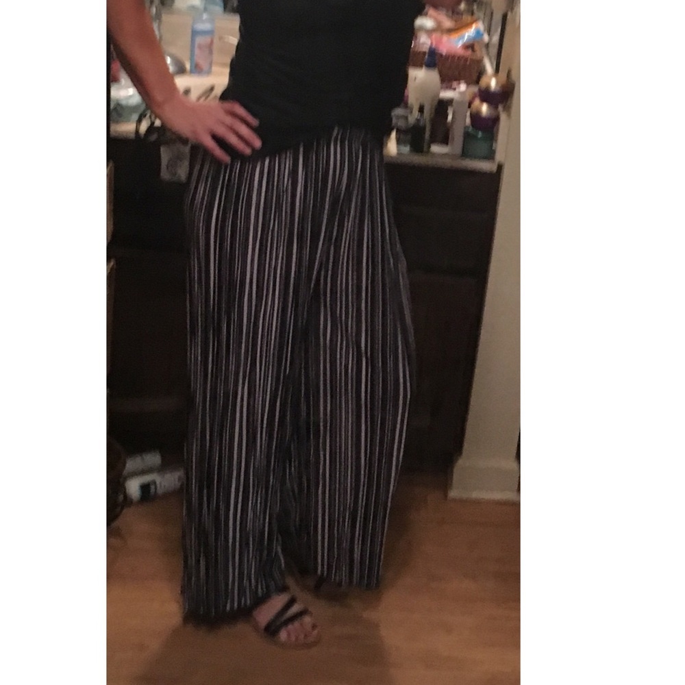 One size fits most! Grey striped palazzo pants.Bundle only item! - Picture 6 of 7